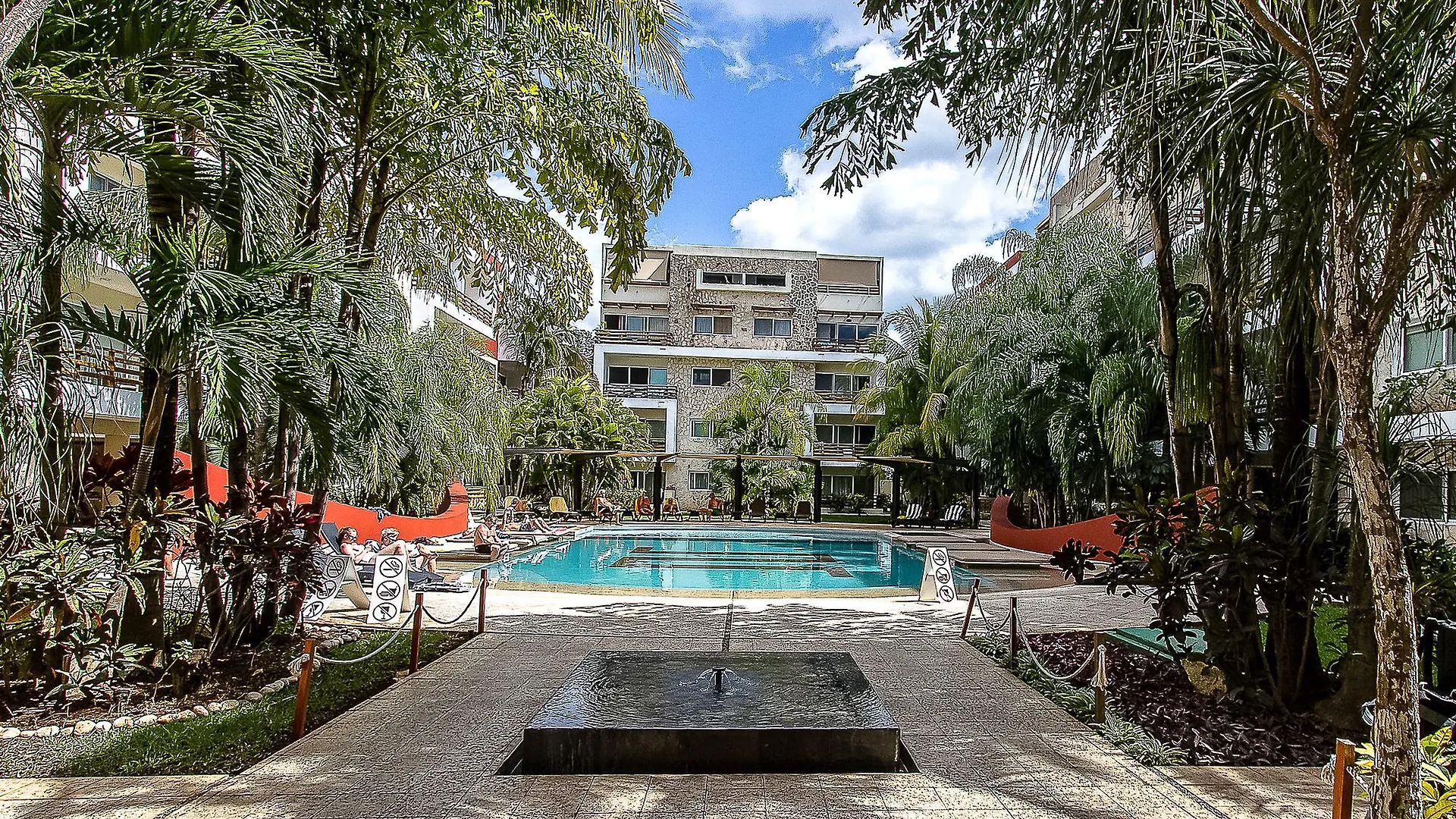 Sabbia Dowtown Condos By Mikitito Rentals contacts